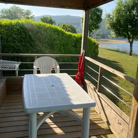 Les Rives Du Lac Du Laouzas